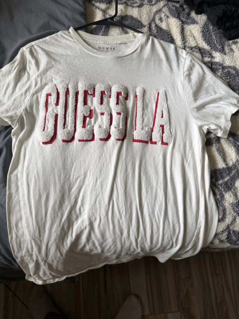GUESS White Tee with Red Chenille GUESS LA Logo - Picture 1 of 2